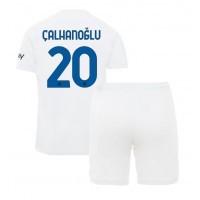 Inter Milan Hakan Calhanoglu #20 Vonkajší Detský futbalový dres 2023-24 Krátky Rukáv (+ trenírky)